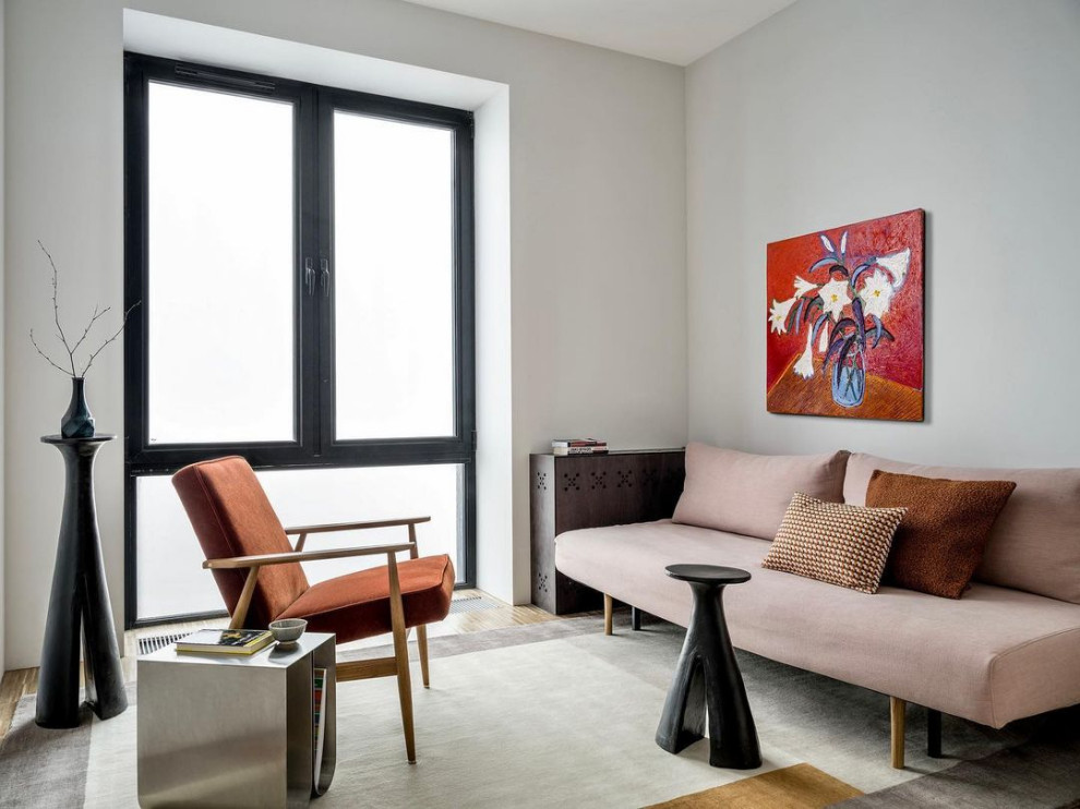 Ковер в спокойной гамме для панорамных апартаментов