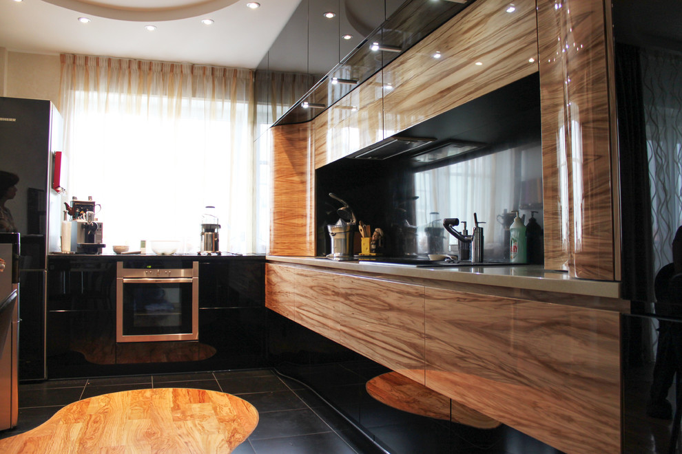 Обложка проекта: Кухня черная эмаль + шпон