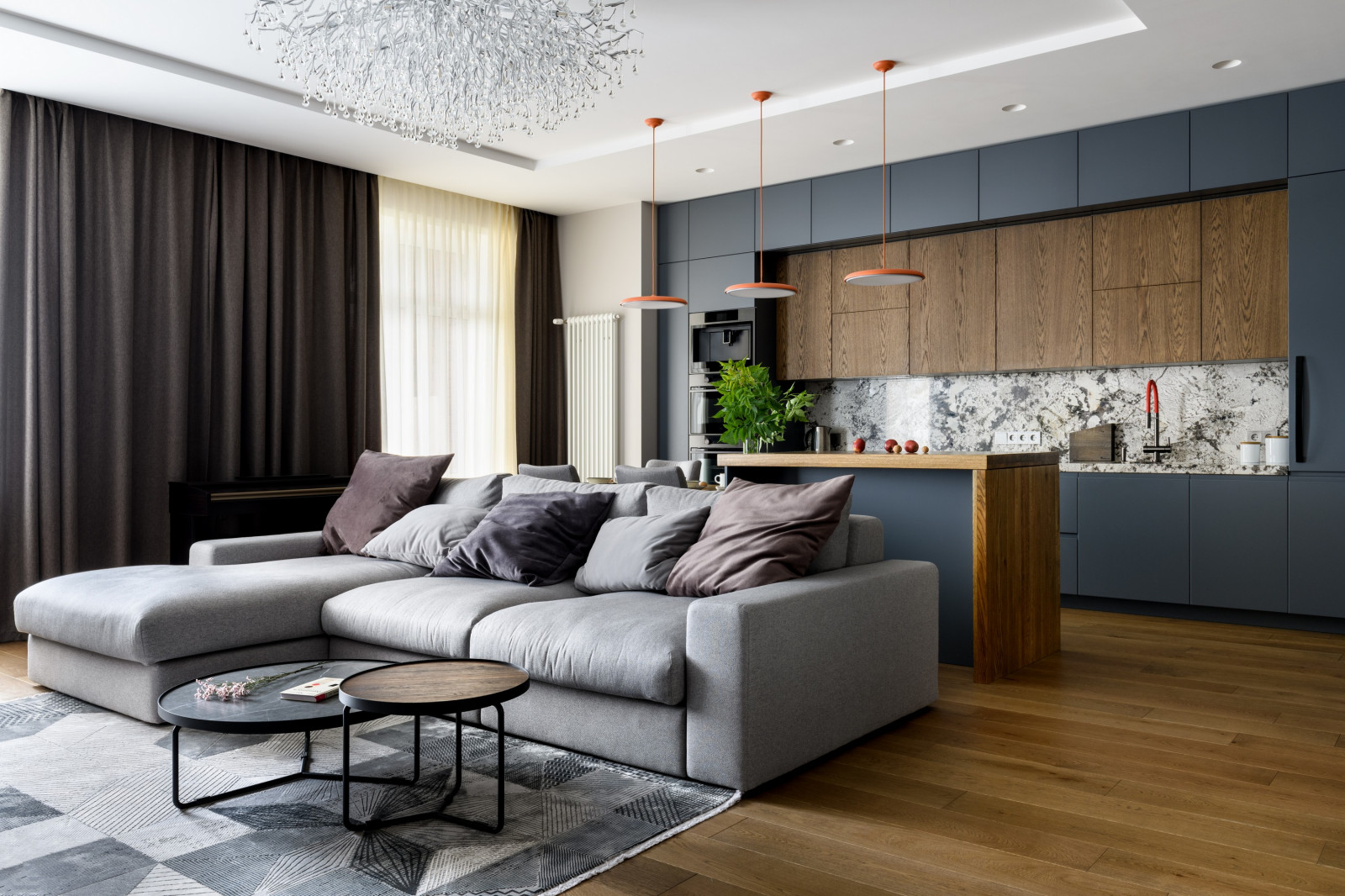 Натуральные материалы в интерьере трехкомнатной квартиры