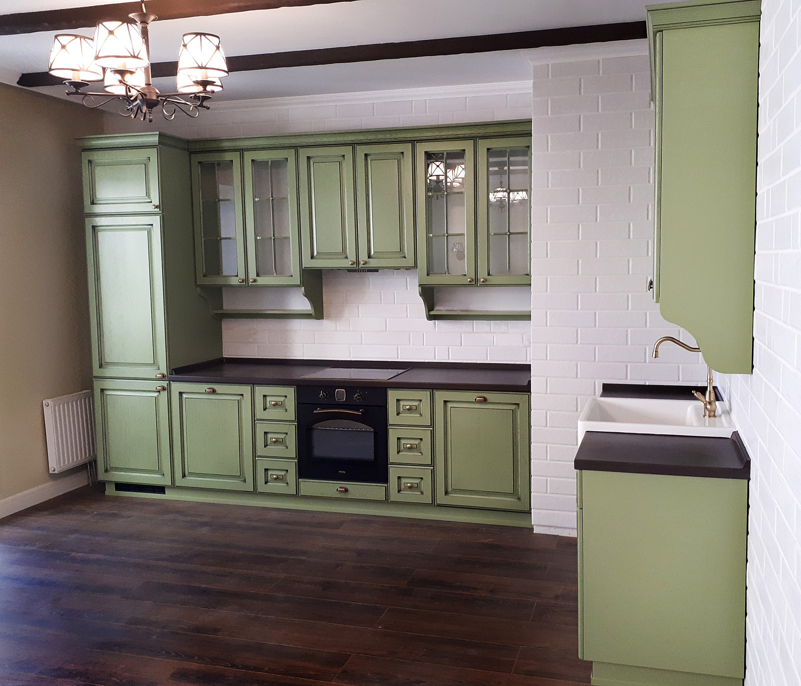 Кантри - Кухня болотного цвета на Каштановой аллее