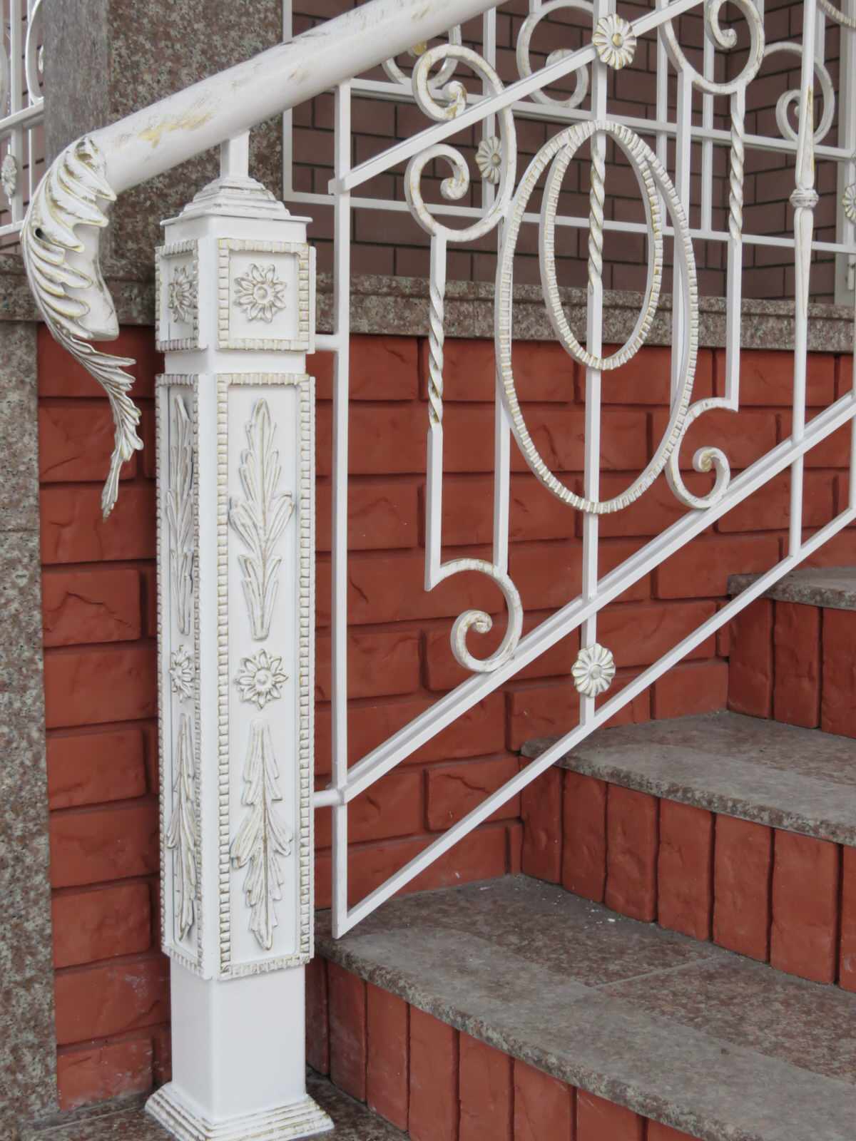 Уличное ограждение крыльца