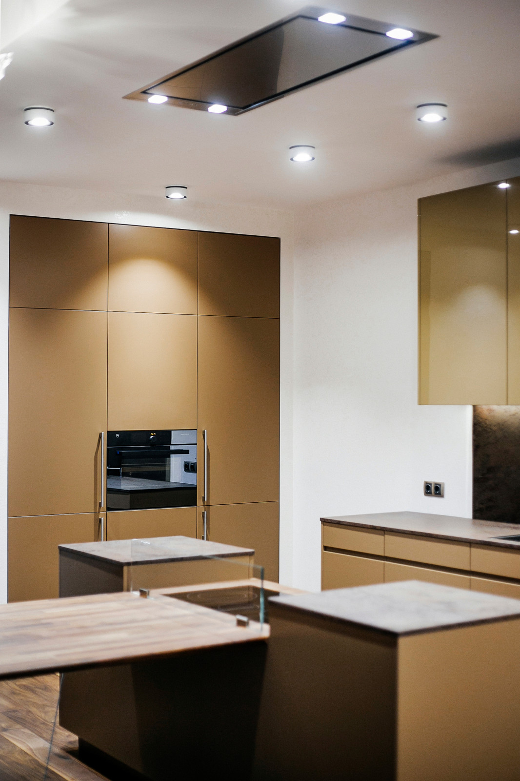 Вытяжка в потолке