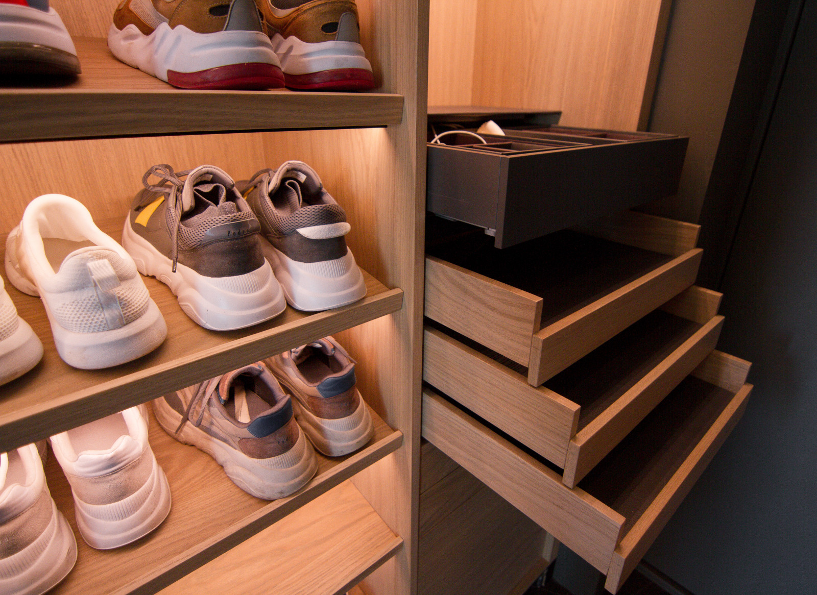 Функциональный шкаф в прихожую