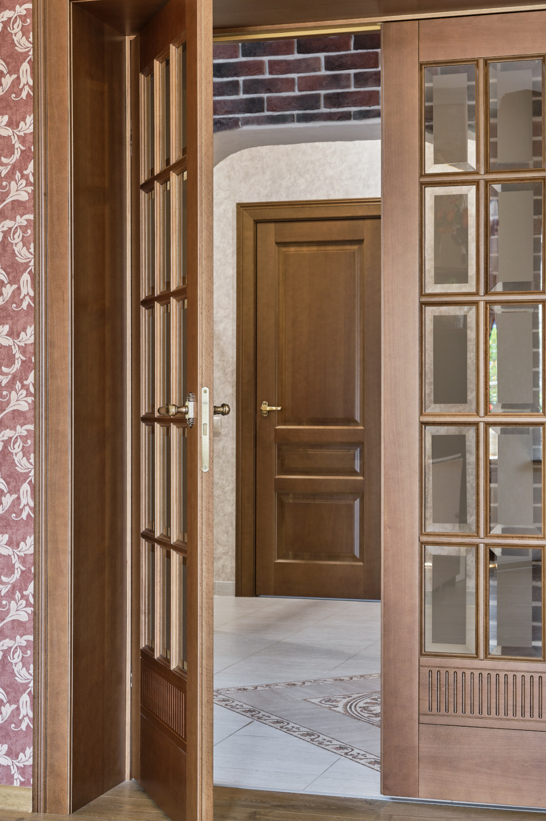 Модели Стимул и Премьер в отделке Ольха Орех