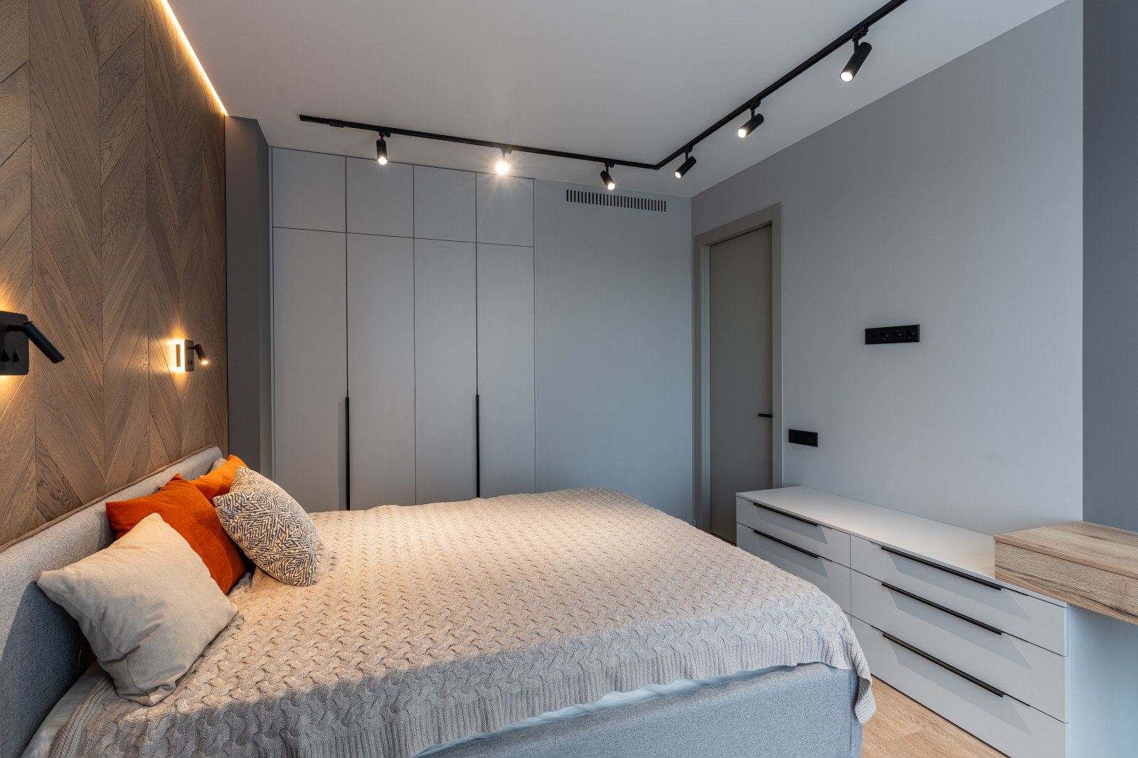 Ремонт двухкомнатной квартиры с  кухней-гостиной