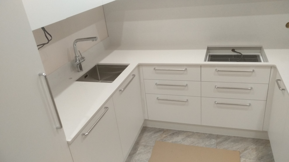 Столешница с стеновой панелью из кварца 20мм.