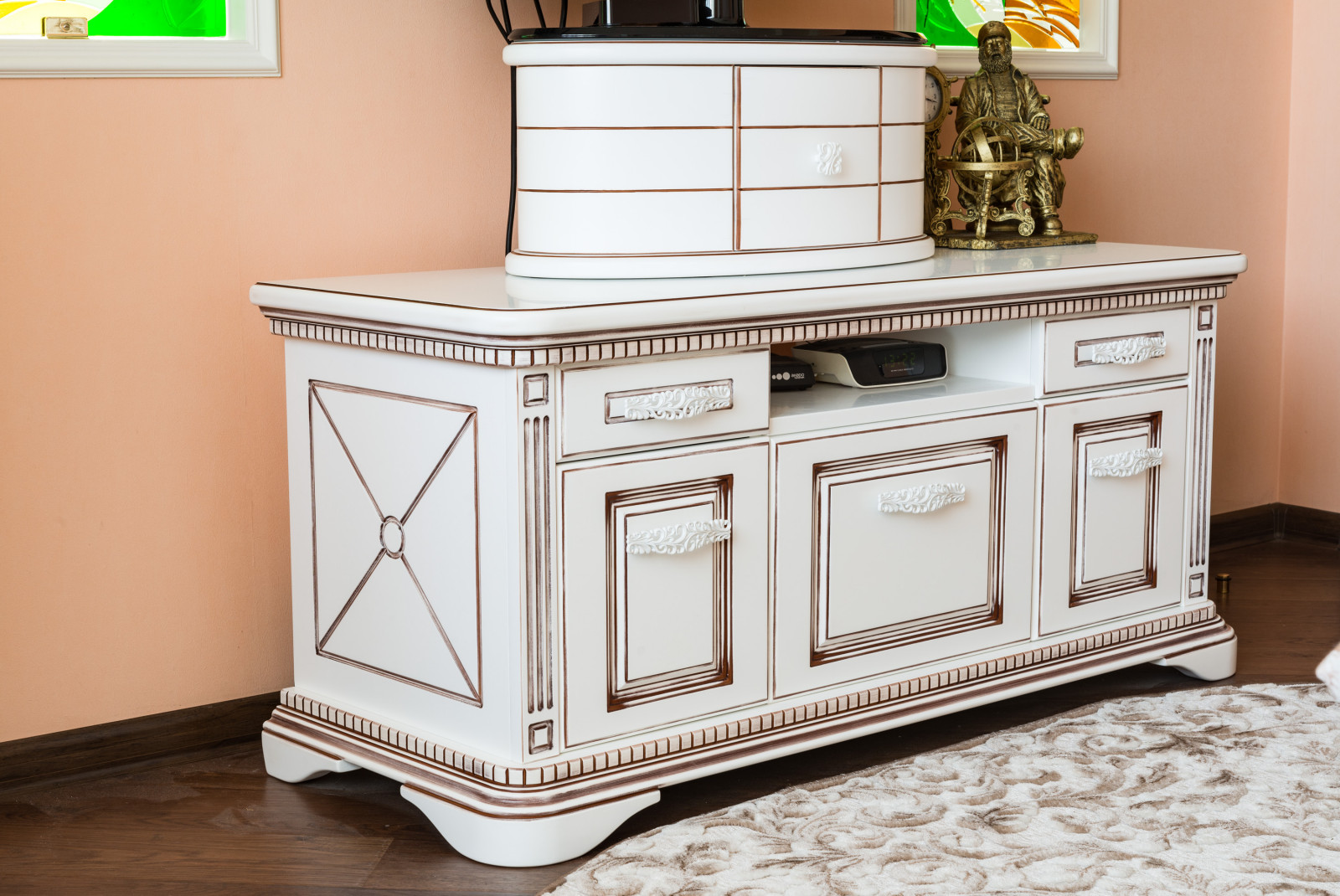 Шкафы и тумбы