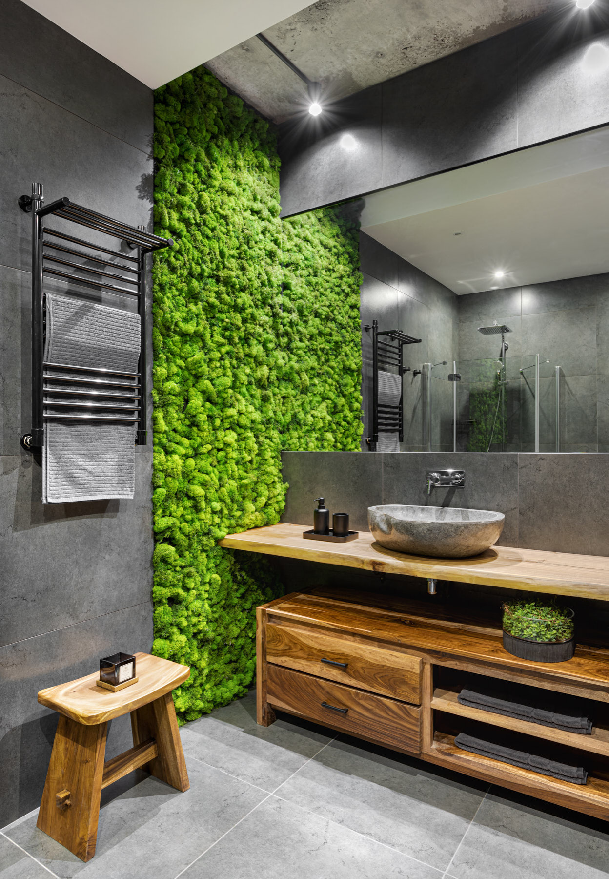 Houzz тур: Дом с напольным бордюром из старых чугунных плит