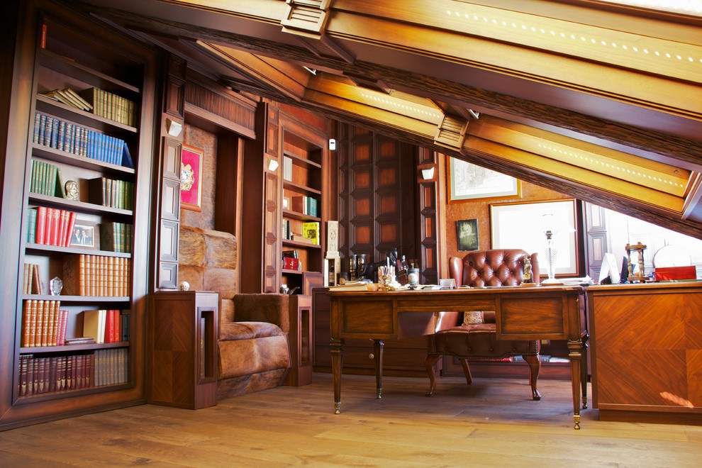 Кабинет. Мансарда жилого дома в центре Москвы