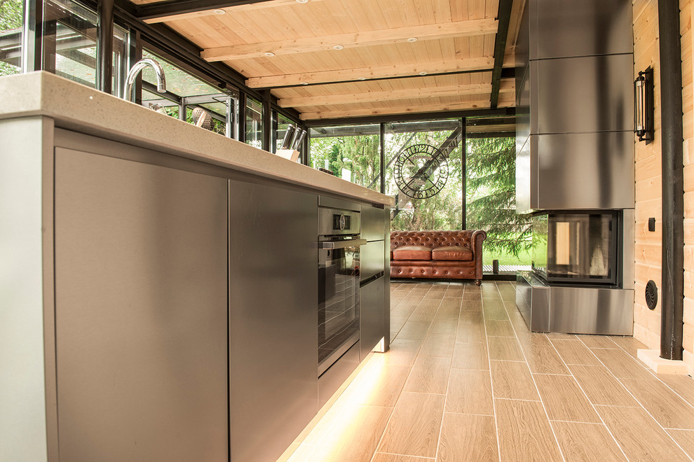 Деревянный дом + кухня из нержавеющей стали