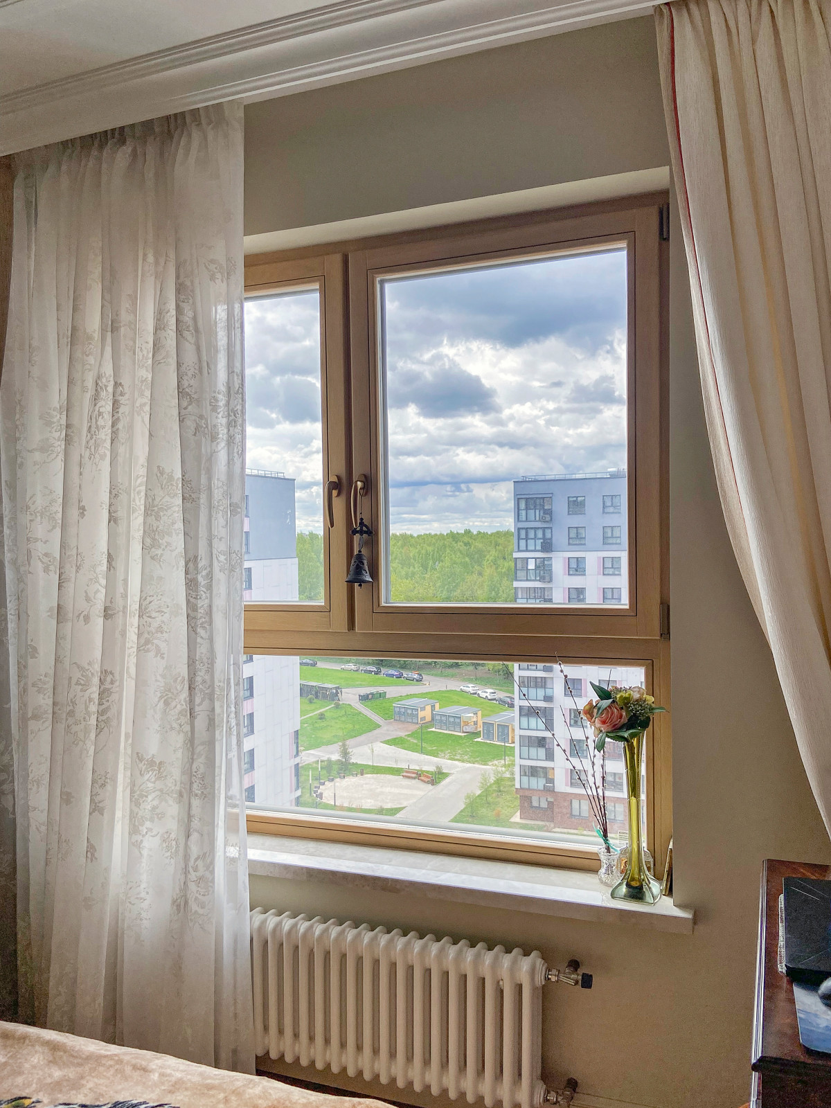 Дерево-алюминиевые окна из дуба в ЖК "Гринада".