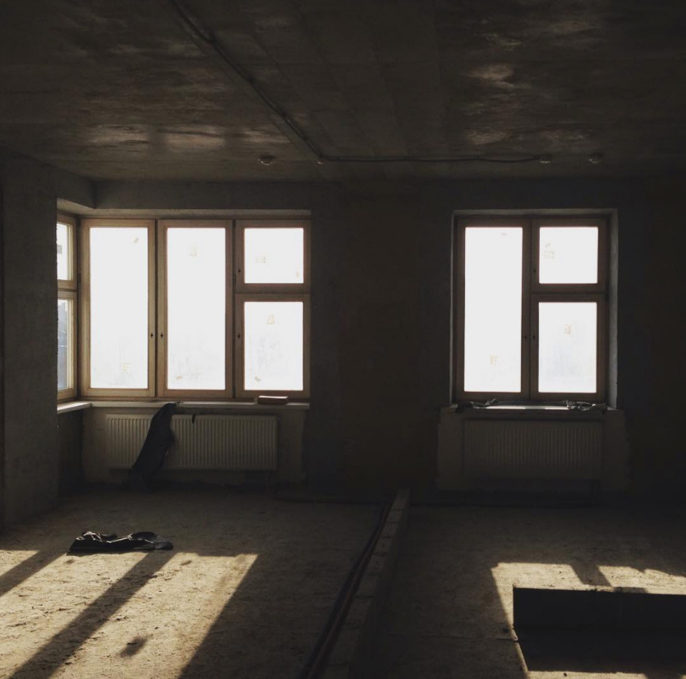 Поиск планировки: «Однушка» с кухней в коридоре и зоной для йоги