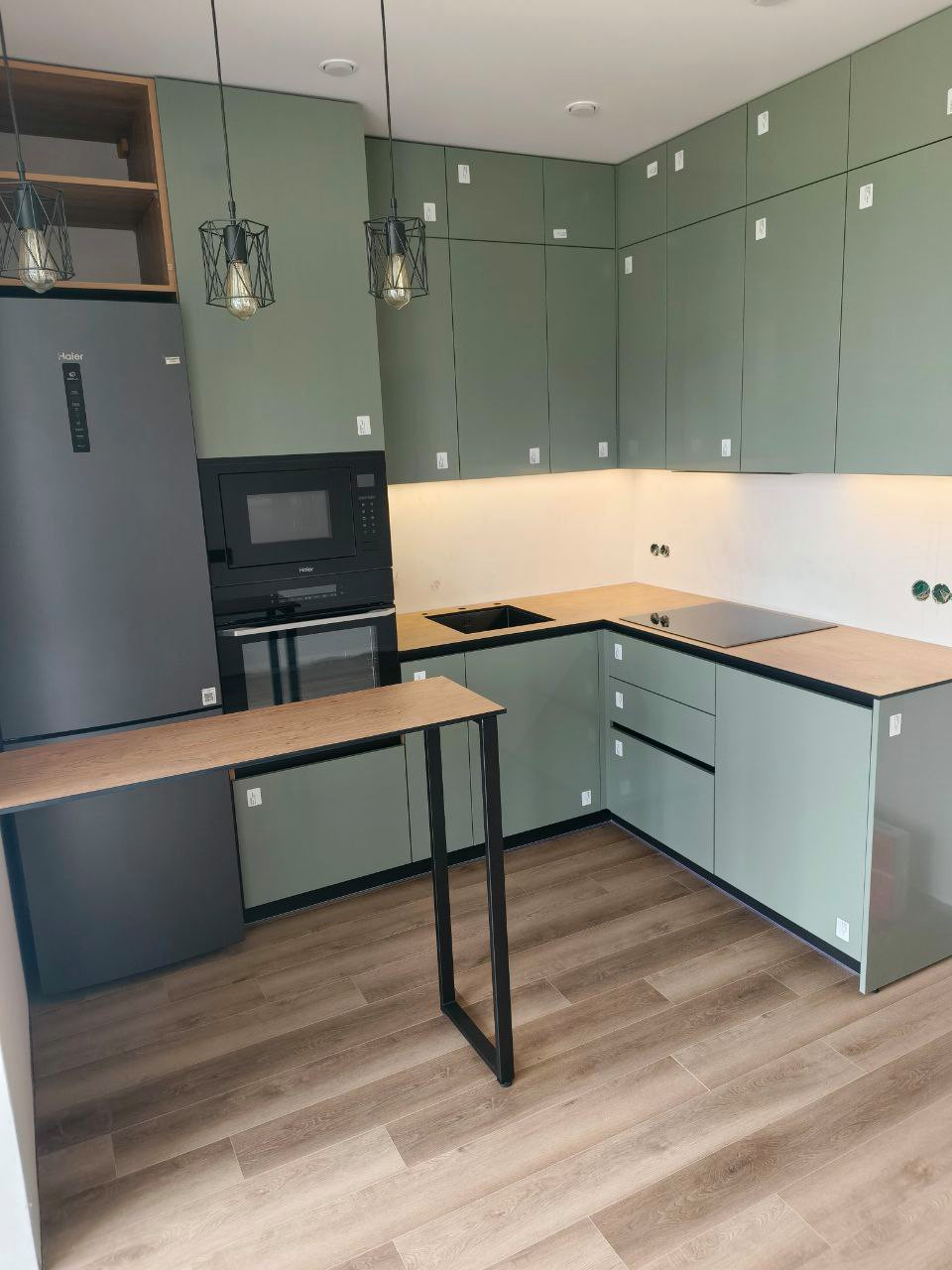 Обложка проекта: Угловая столешница из компакт-пластика