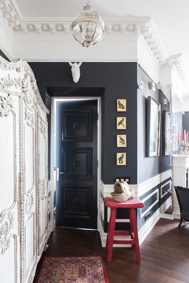 В гостях: Квартира с черными стенами напротив ипподрома