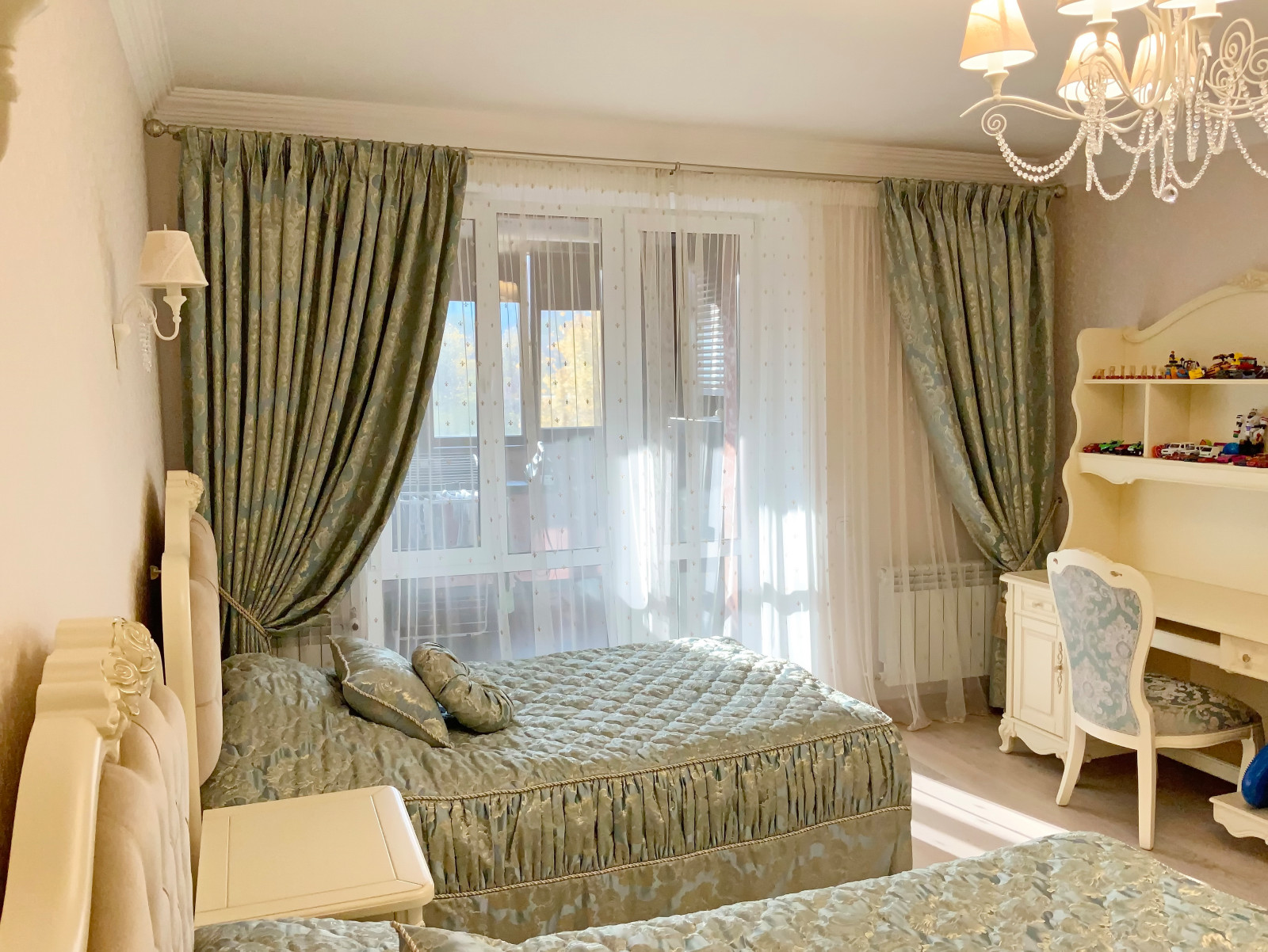 Обложка проекта: Шторы в спальную комнату квартиры -дизайн, пошив, монтаж.