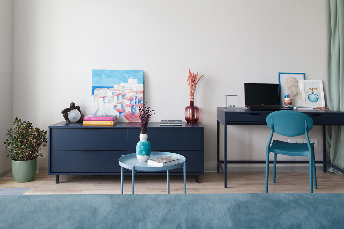 Houzz Беларусь: Квартира со шкафом, функциональным с трех сторон