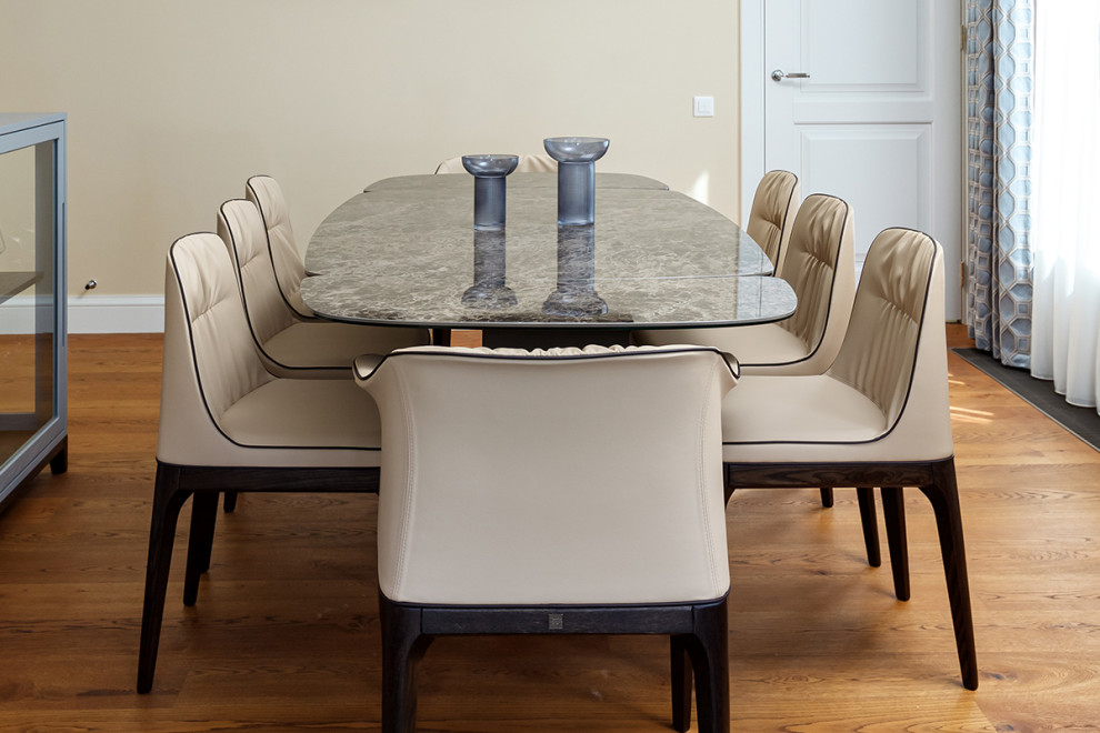 Зона столовой укомплектована мебелью Tonin Casa