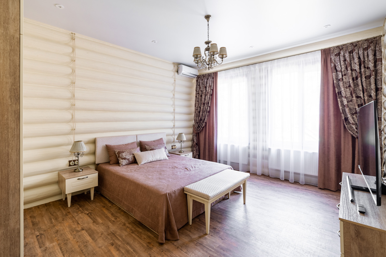 Обложка проекта: Спальни в доме срубе. Реализация