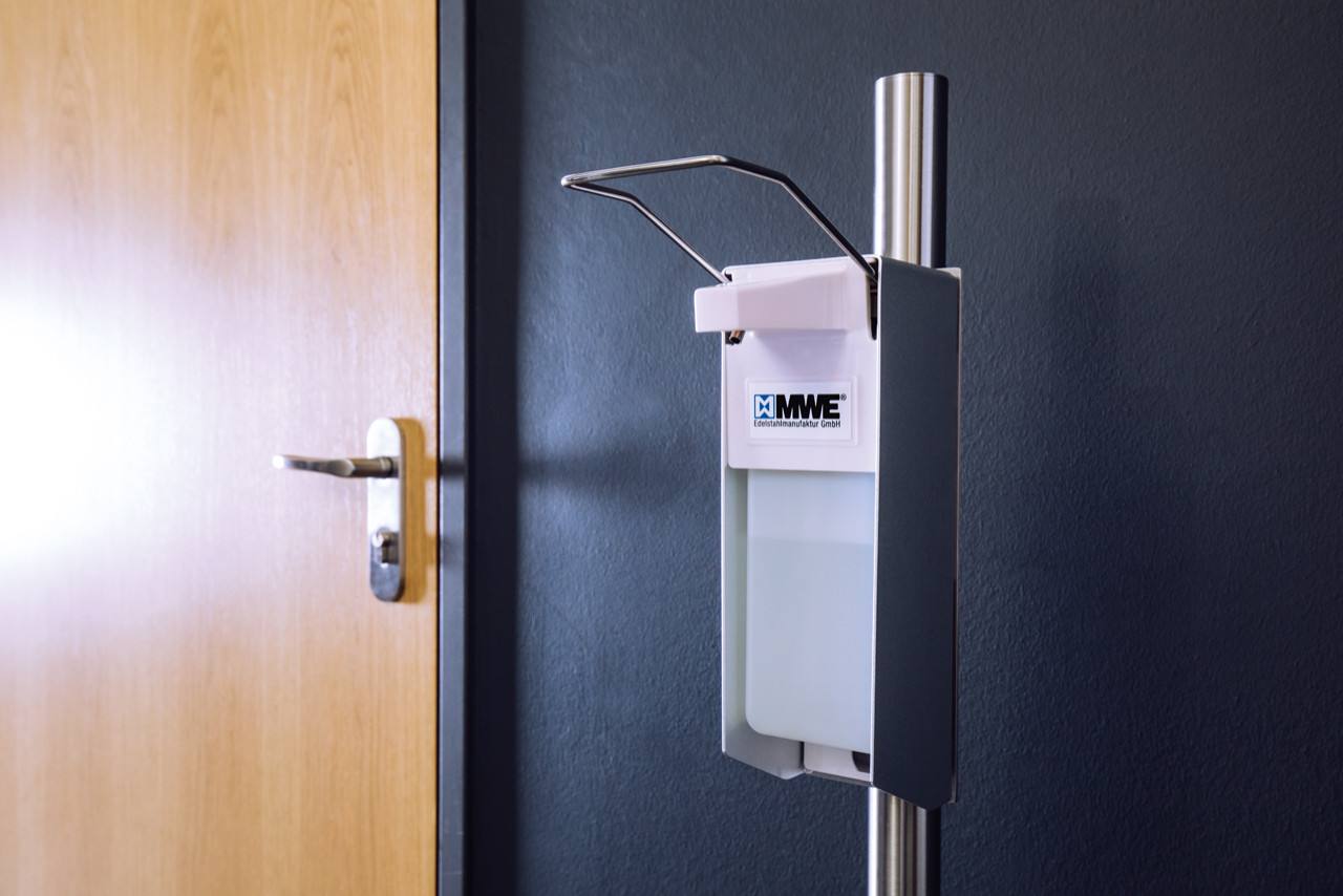 Диспенсер для антисептика, напольный. Материалы: латунь и нержавеющая сталь!