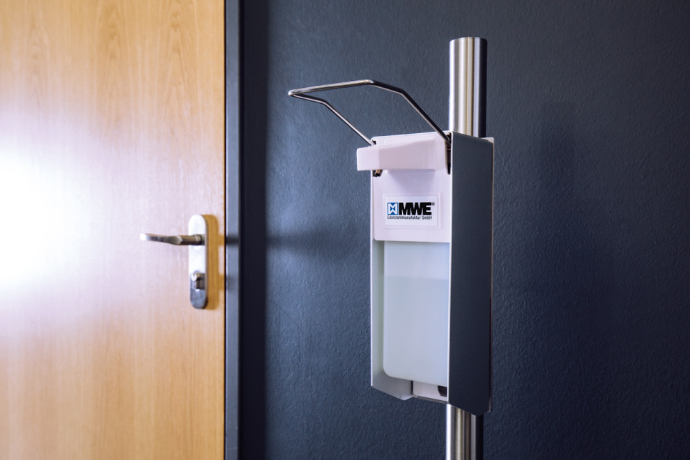 Диспенсер для антисептика, напольный. Материалы: латунь и нержавеющая сталь!