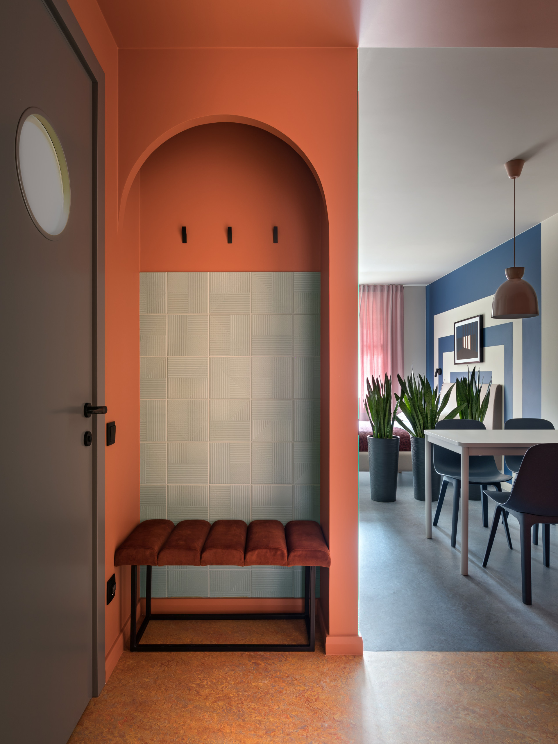 Houzz Беларусь: Колор-блокинг в минской квартире-студии