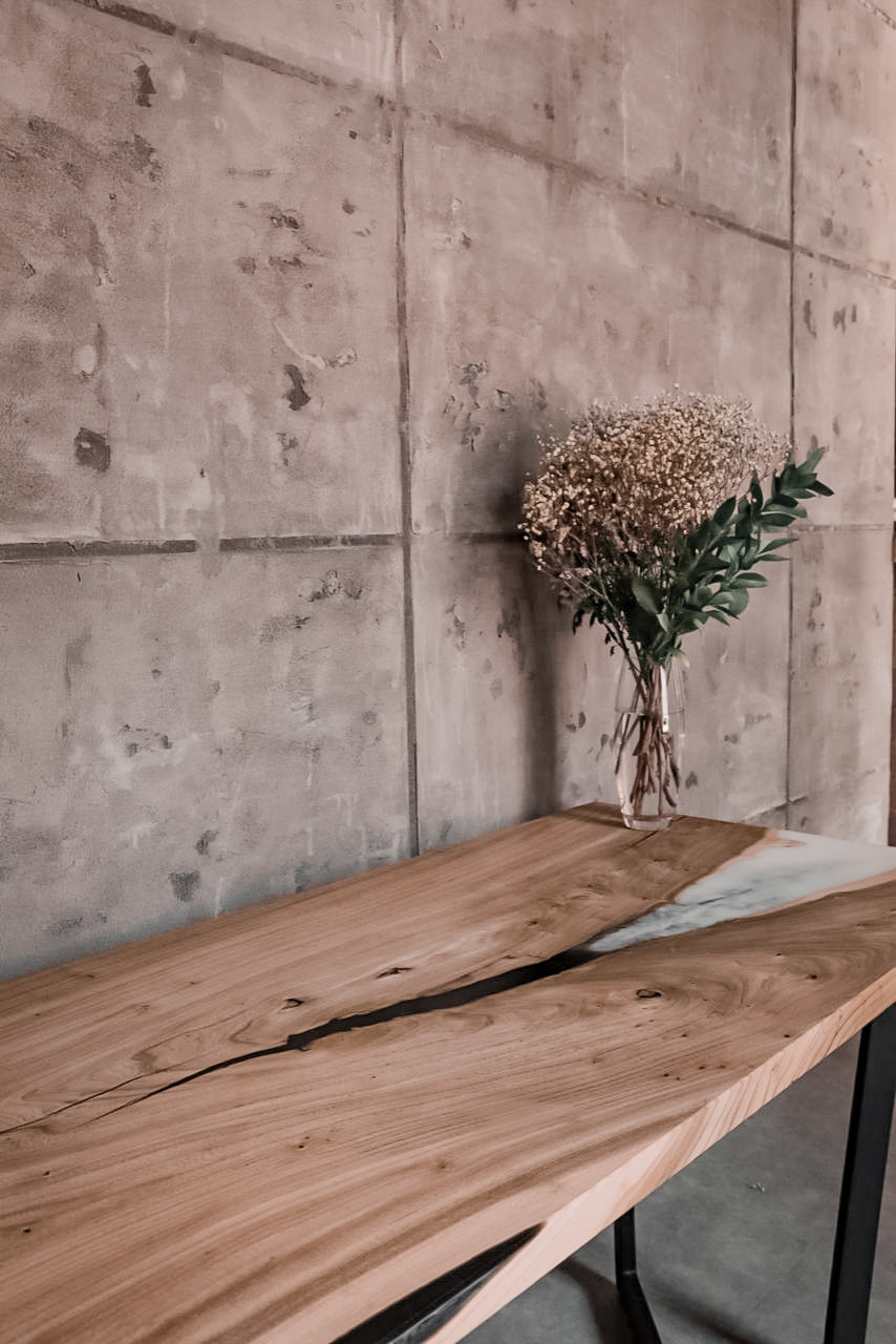 Обложка проекта: Стол из слэба и эпоксидной смолы