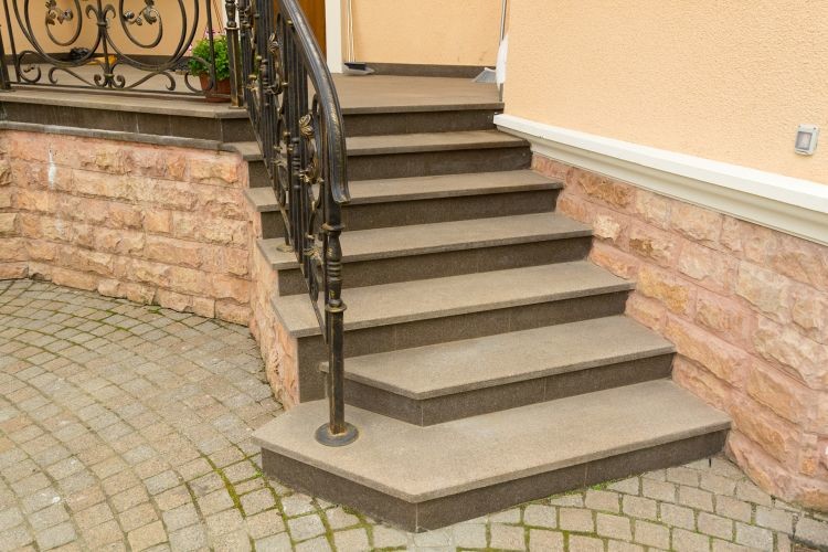 Крыльцо из натурального гранита