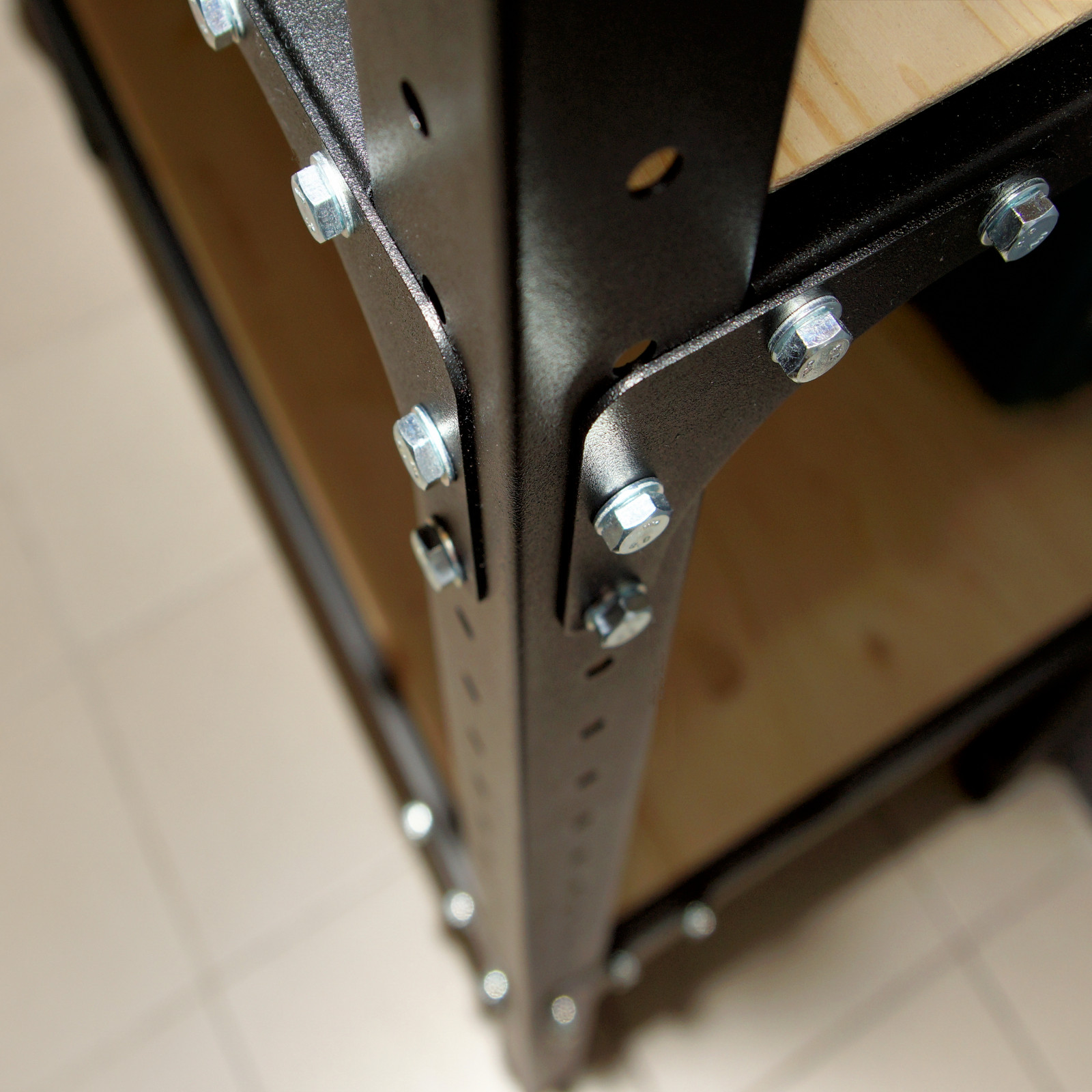 Стеллажи в подвале