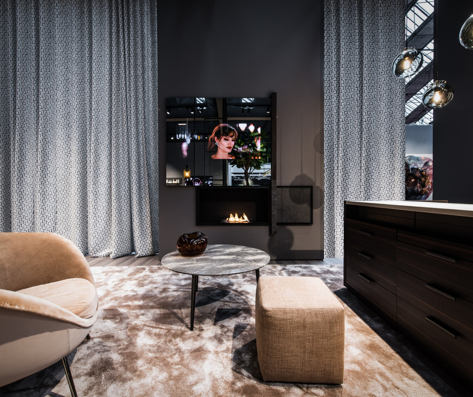 Обложка проекта: Биокамин Planika PrimeFire Logs в интерьере