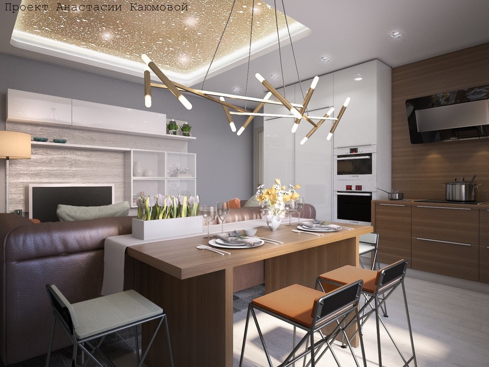 Большая люстра над столом