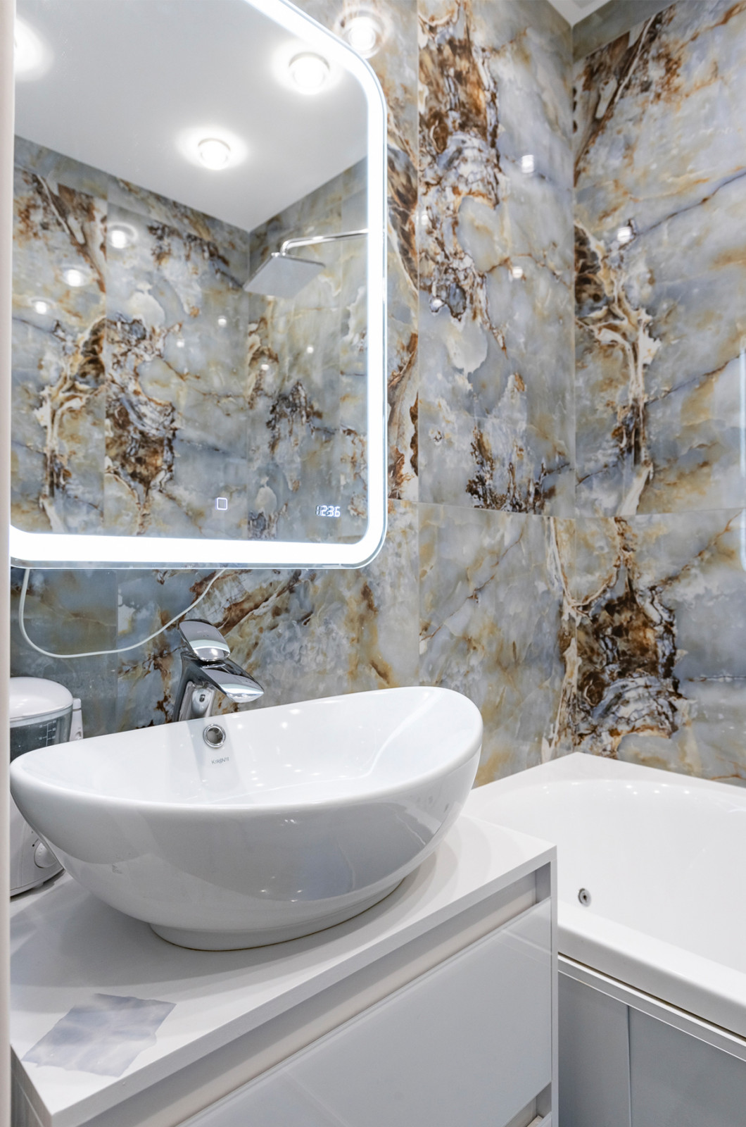 "Всплески жизни". Дизайн 3-х комнатной квартиры в современном стиле.