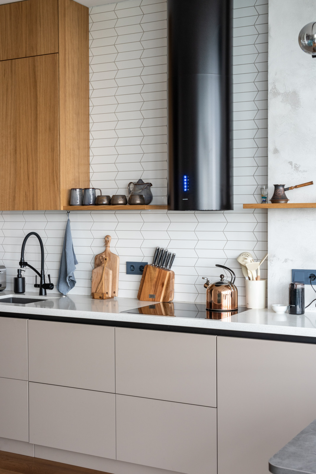 Кухня комбинированная со шпоном