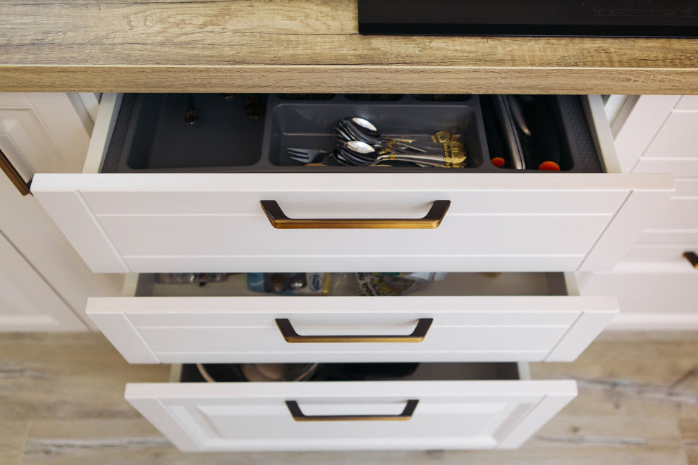 Светлая кухня-гостиная в ЖК Цивилизация