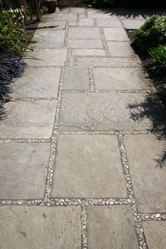Мощение из натурального камня.