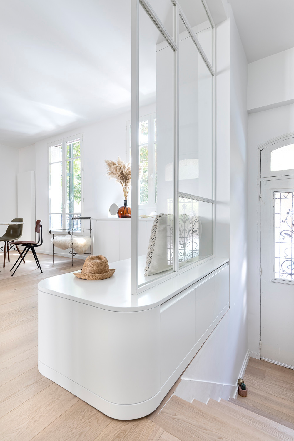 Место под лестницей: 4 проекта с остроумной планировкой