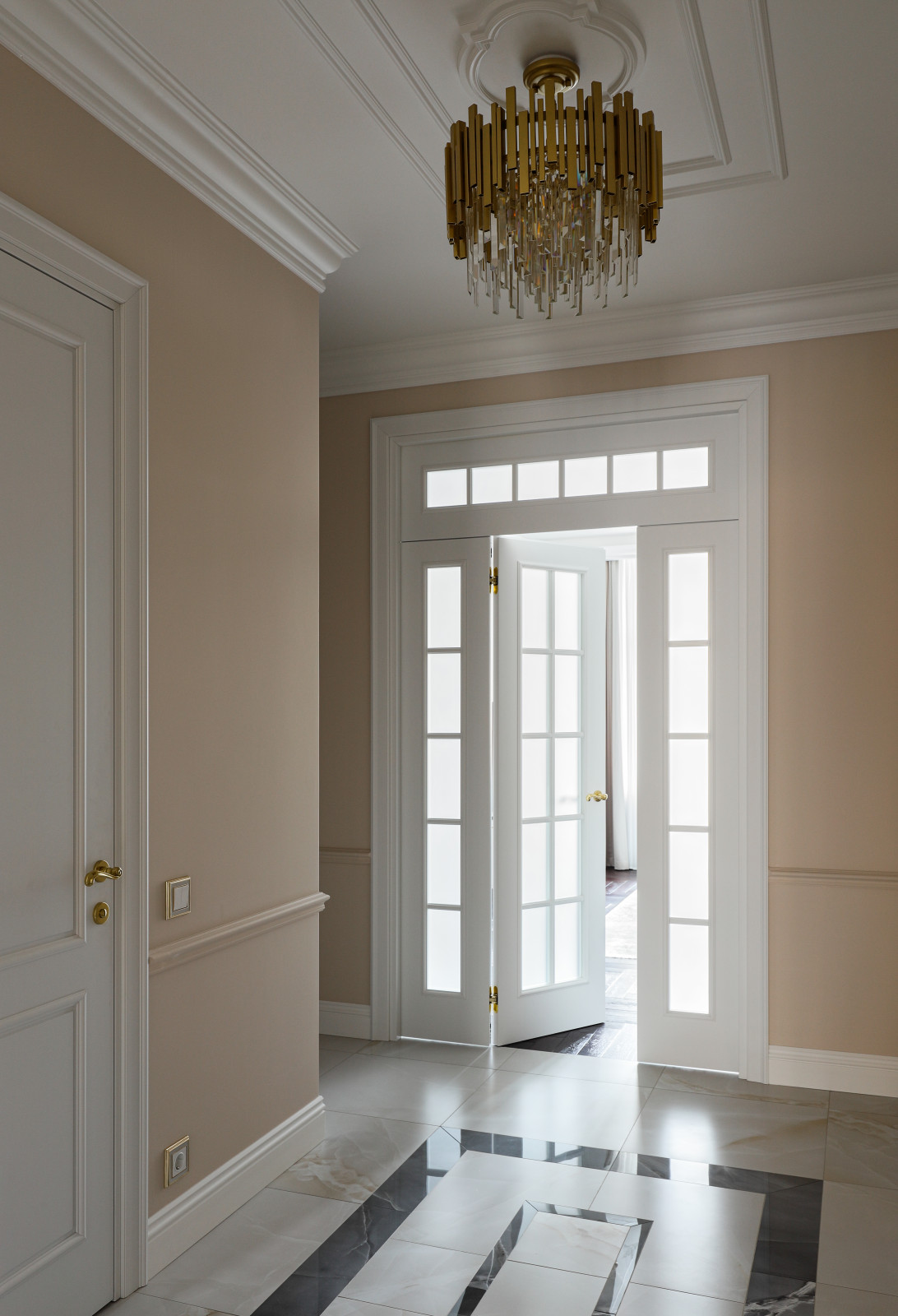 Реализованный дизайн-проект квартиры 90 кв.м.в стиле неоклассика