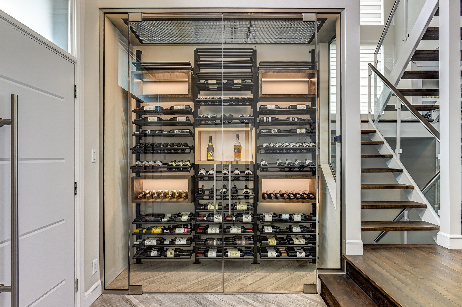 Обложка проекта: Винный шкаф