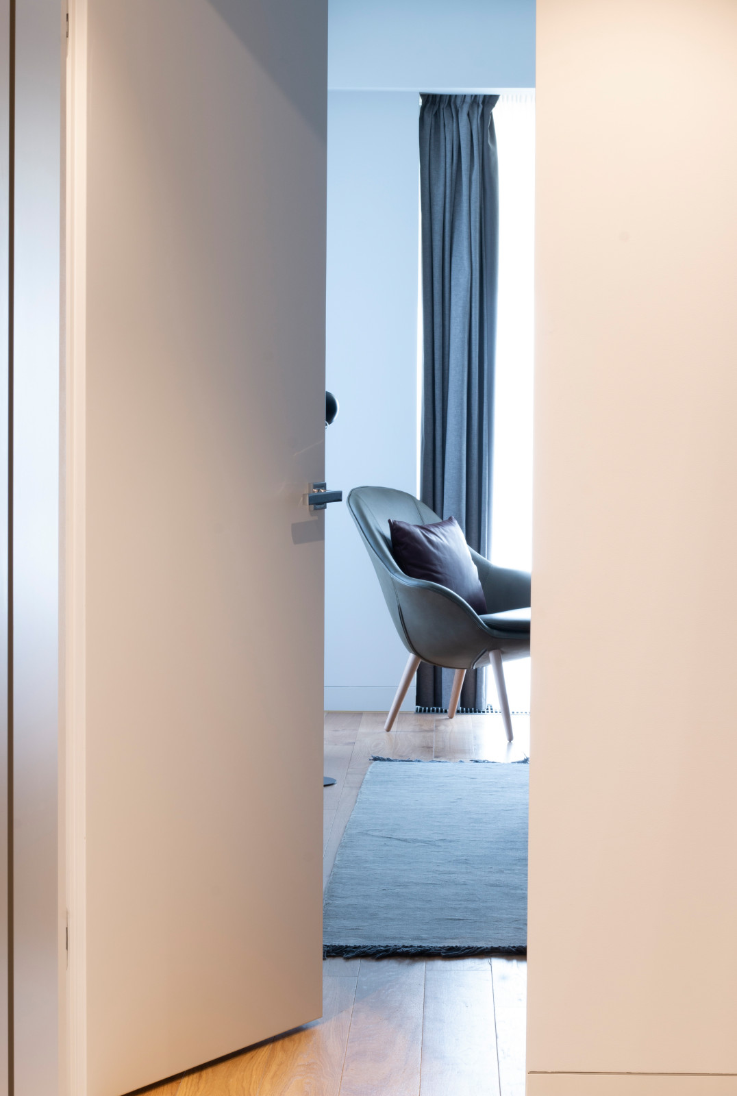 Двери Dorian в минималистичном проекте ЖК Soho + Noho @sohoplusnoho