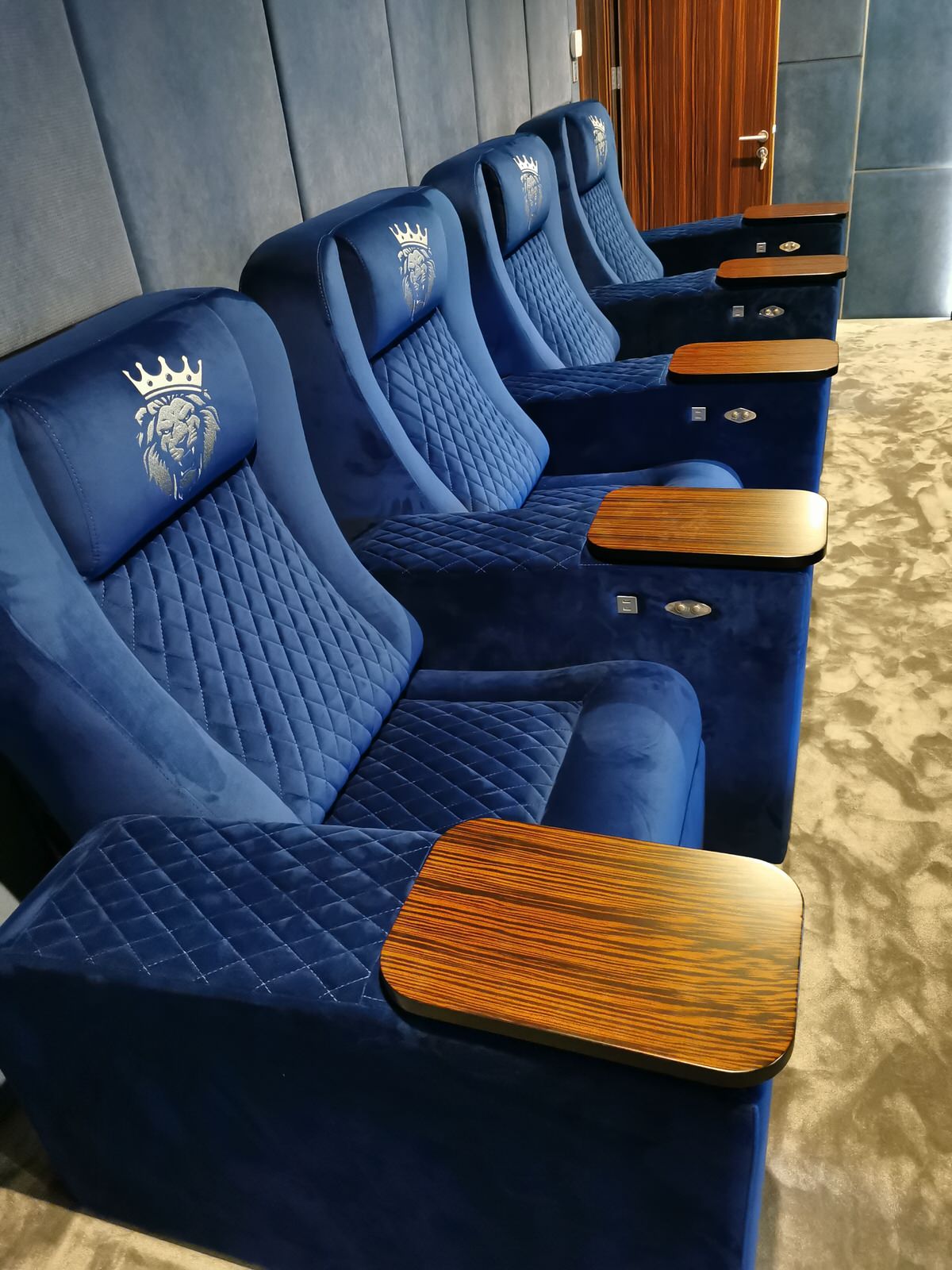 Обложка проекта: Домашний кинотеатр в загородный дом