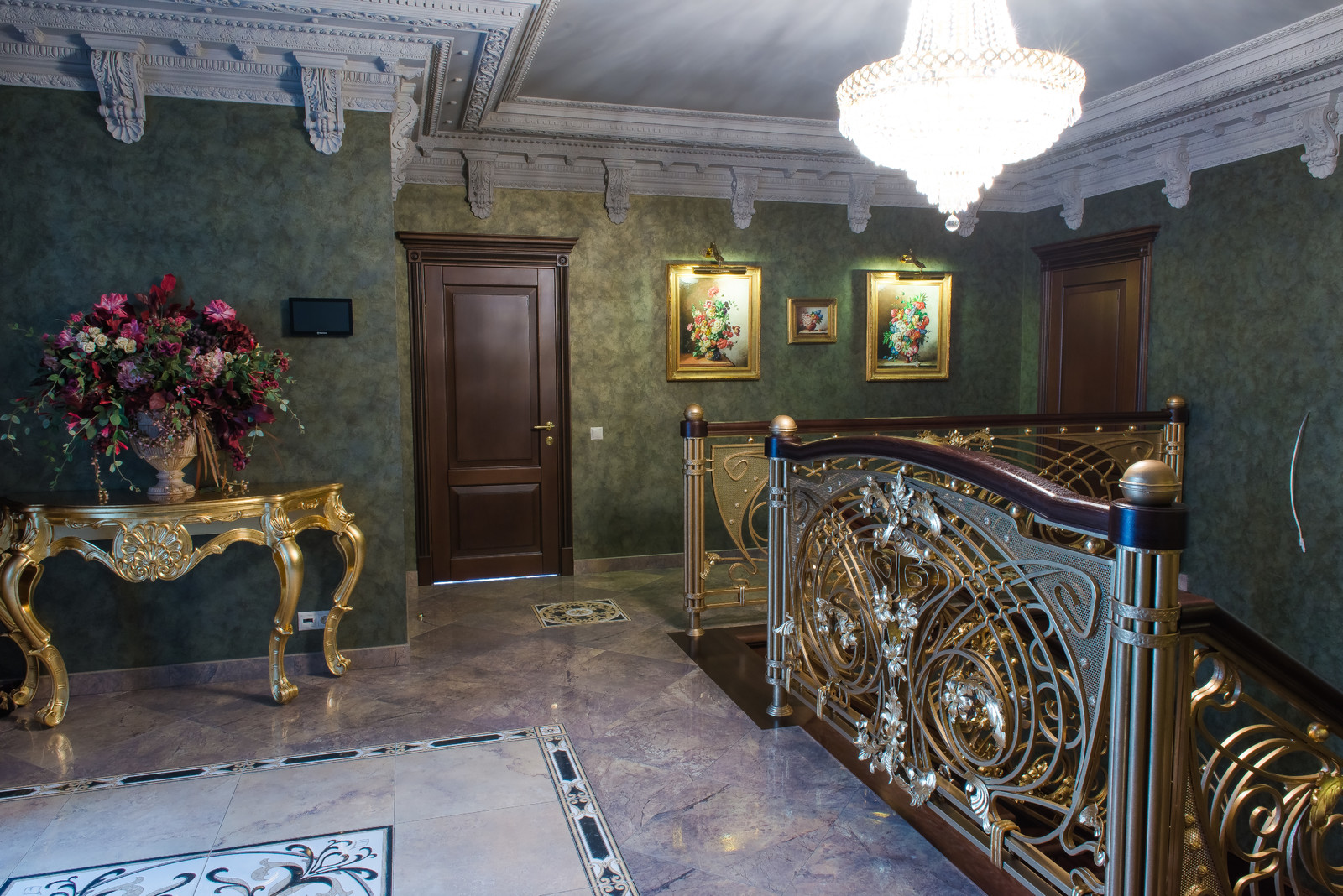 Холл второго этажа