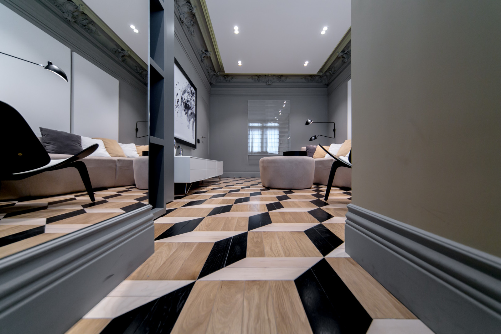 Гостиная с холстами