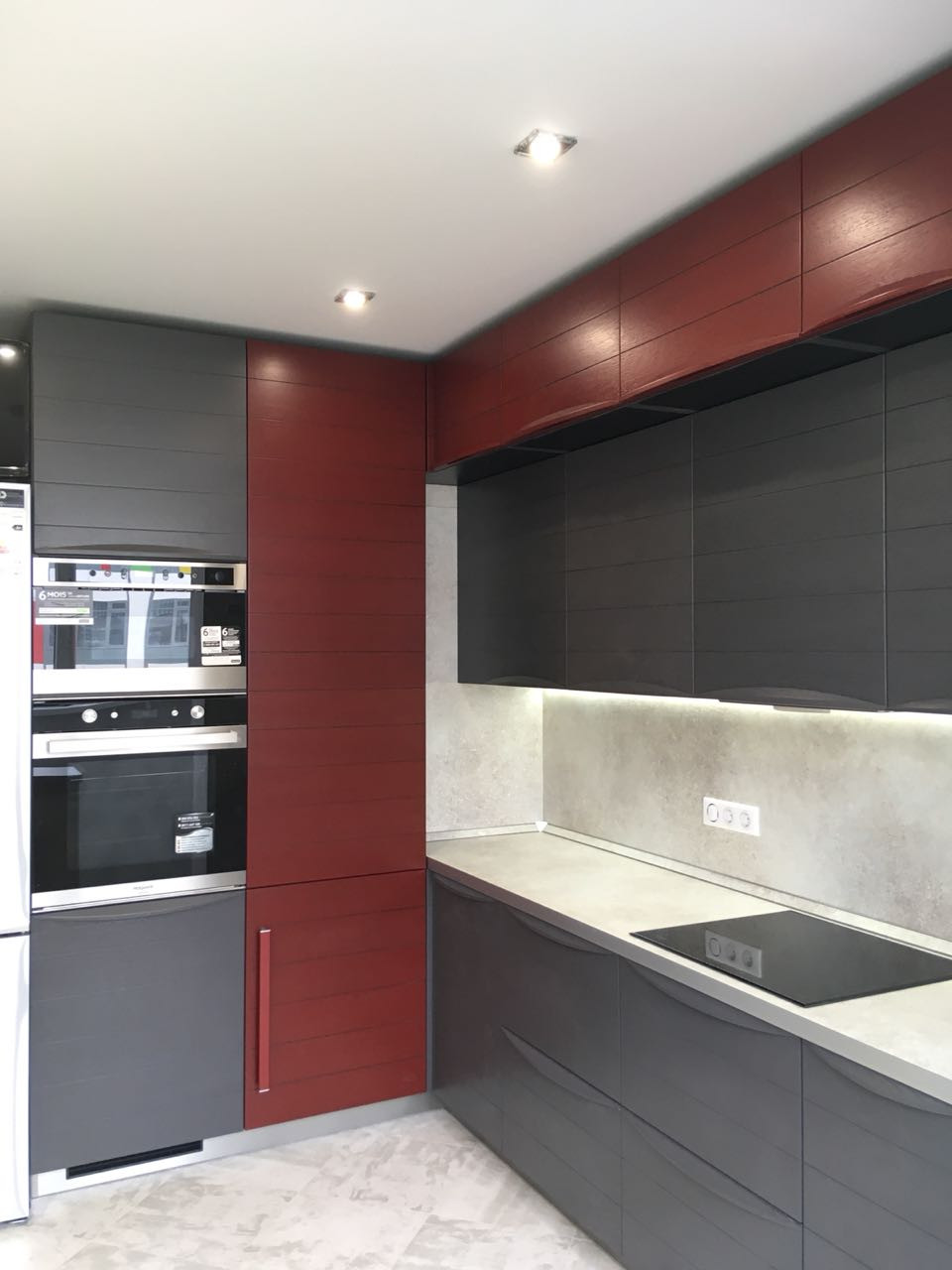 Угловая кухня в современном стиле