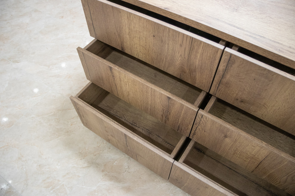 Гардеробная комната на цокольном этаже