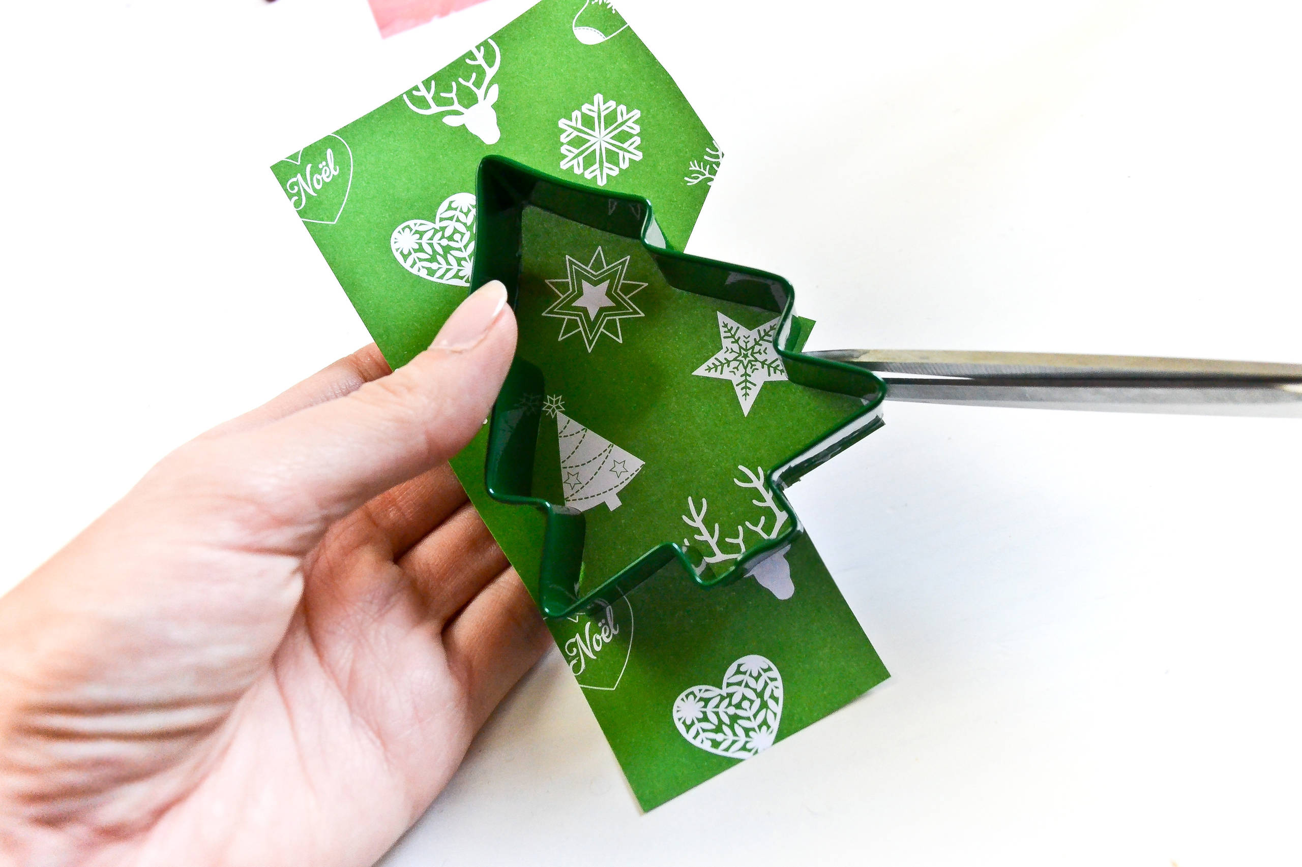 Фотоохота: Ёлки из бумаги, которые можно сделать за час