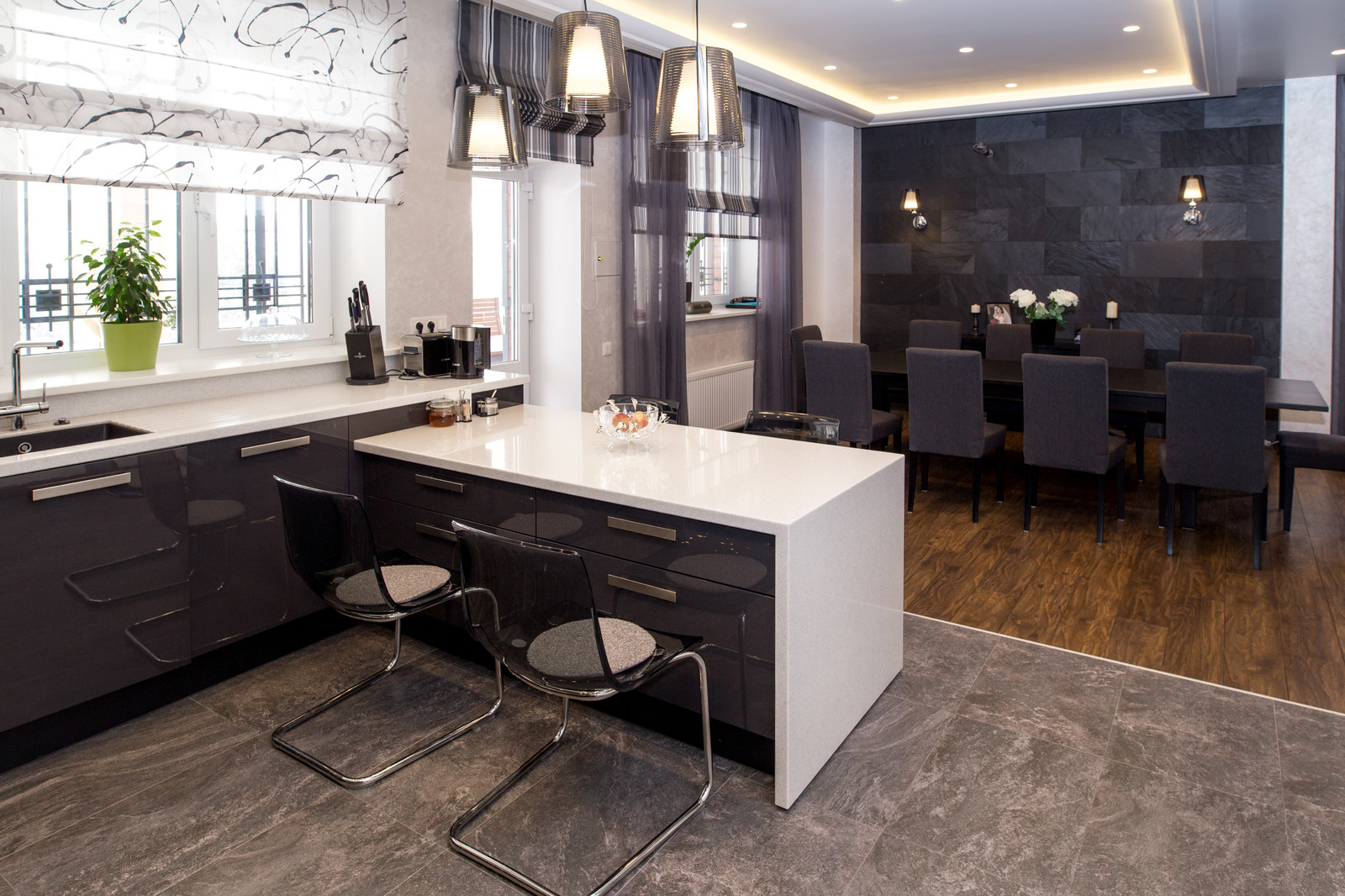 ЧЕРНО_БЕЛЫЙ загородный дом