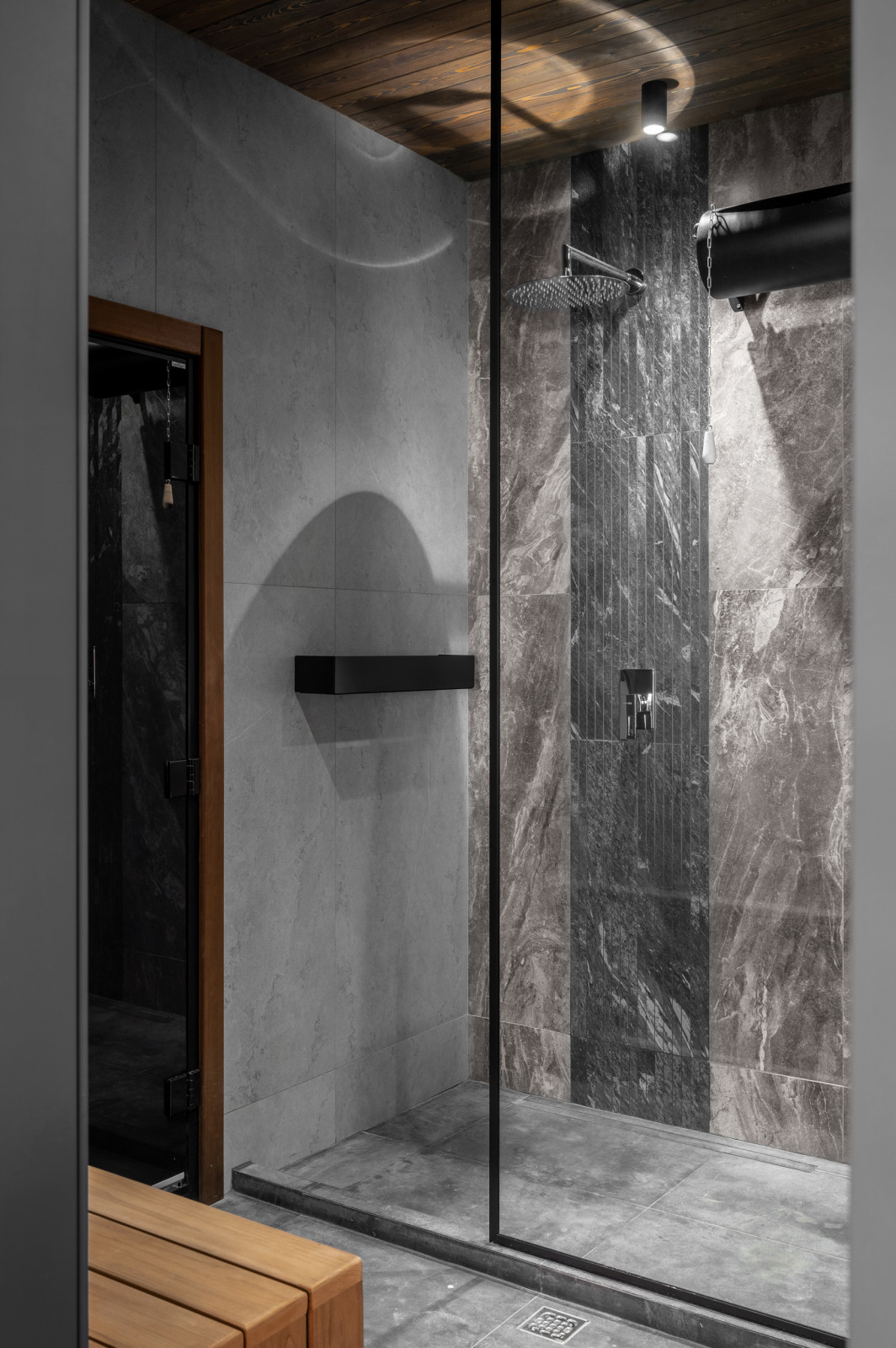 Банный дом 66 м² в темных тонах