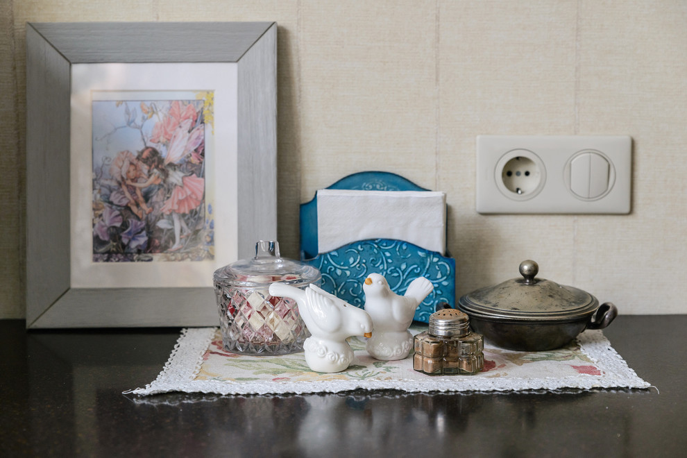 Сапожник с сапогами