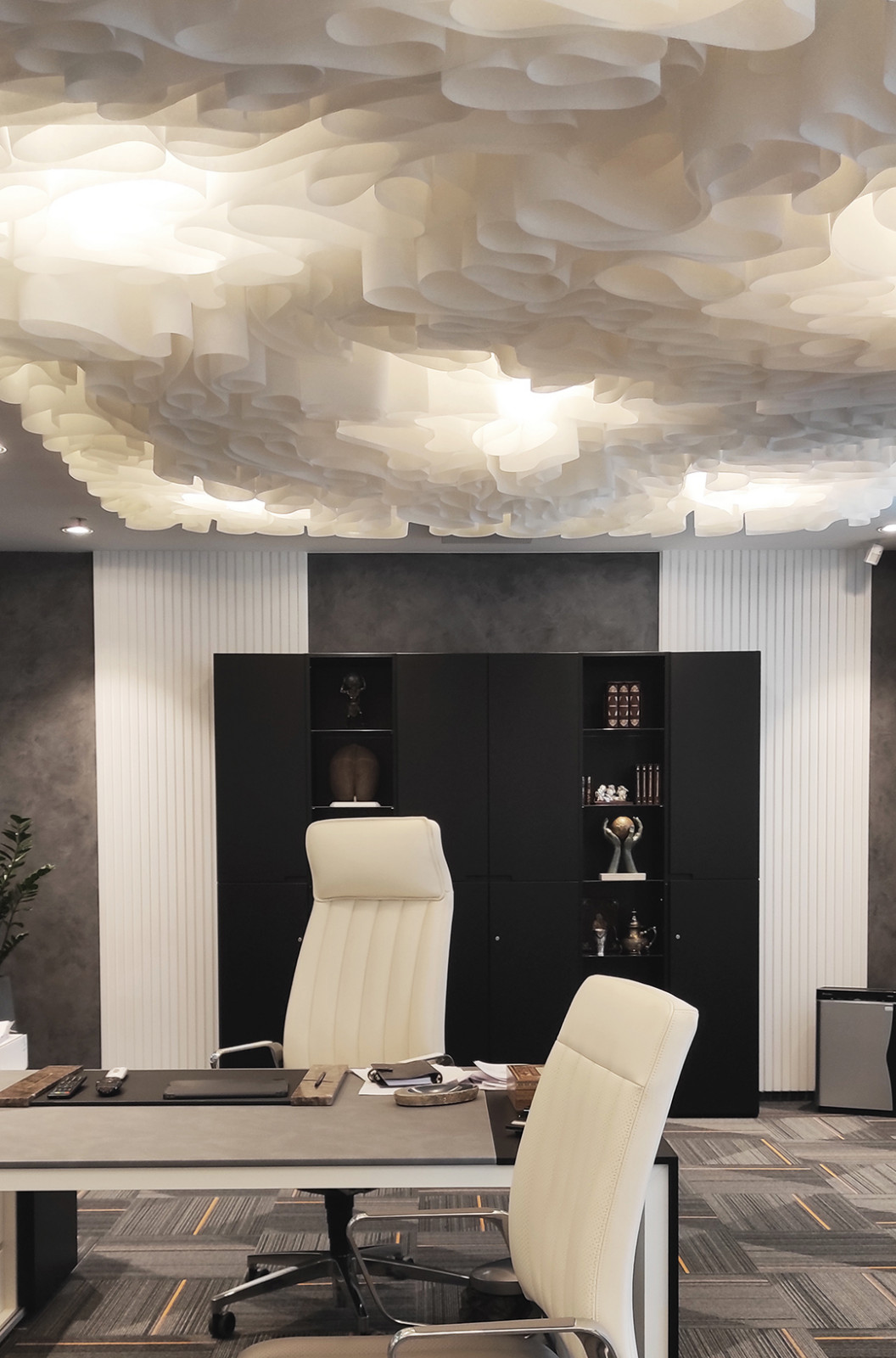 Необычный офисный потолок