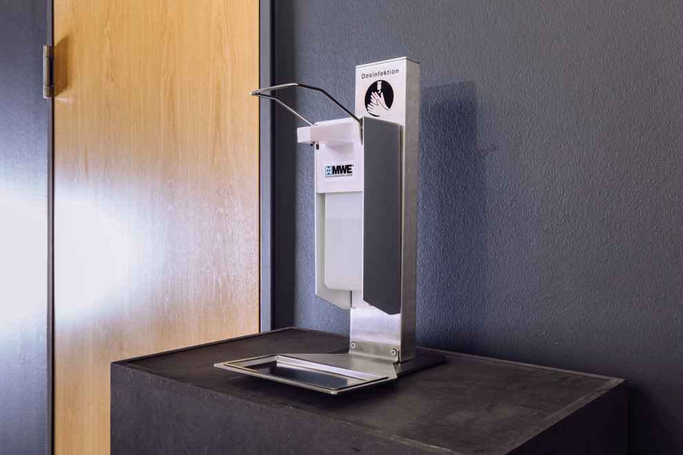 Диспенсер для антисептика, напольный. Материалы: латунь и нержавеющая сталь!