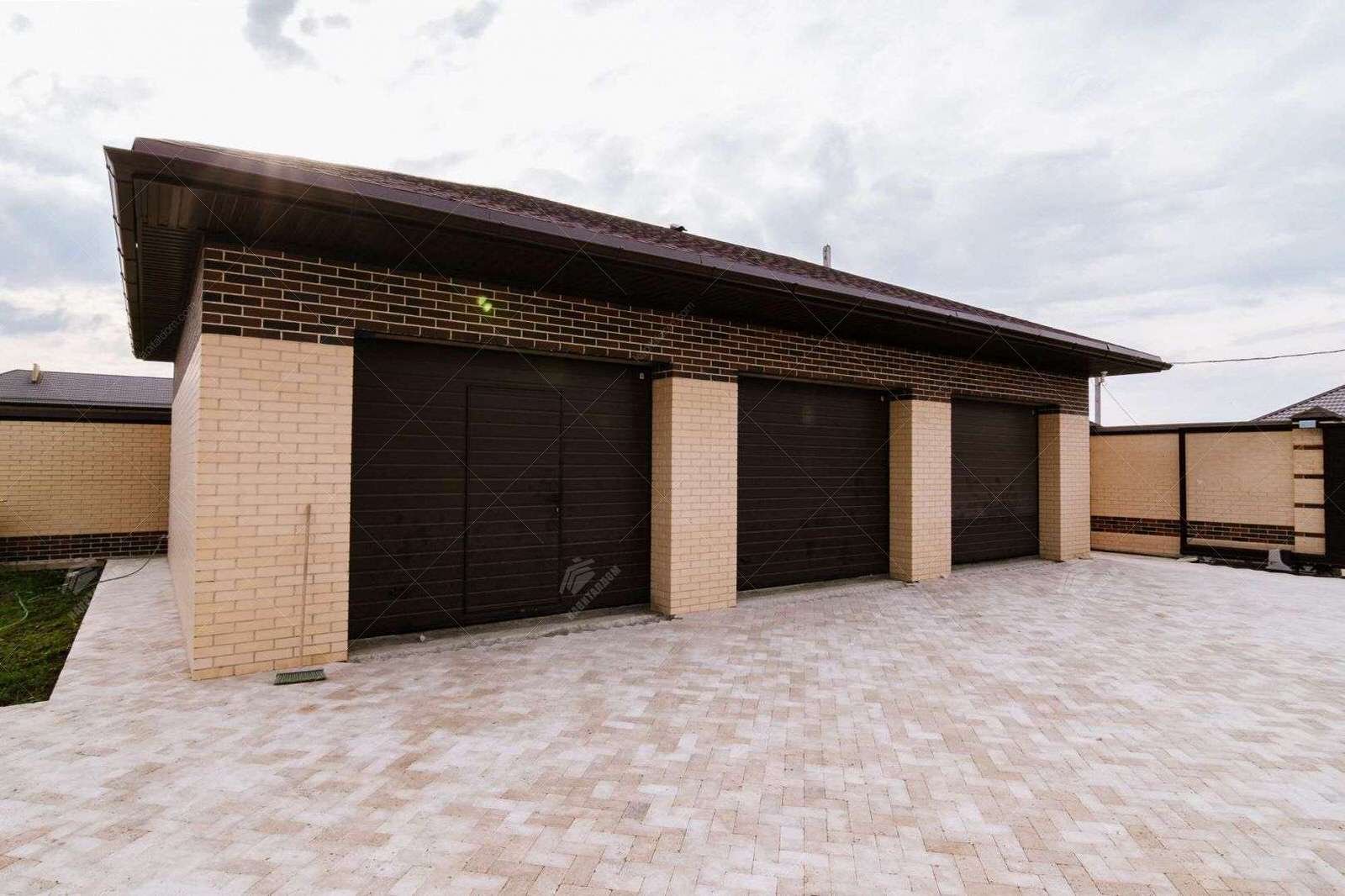 Дом с бассейном под Краснодаром